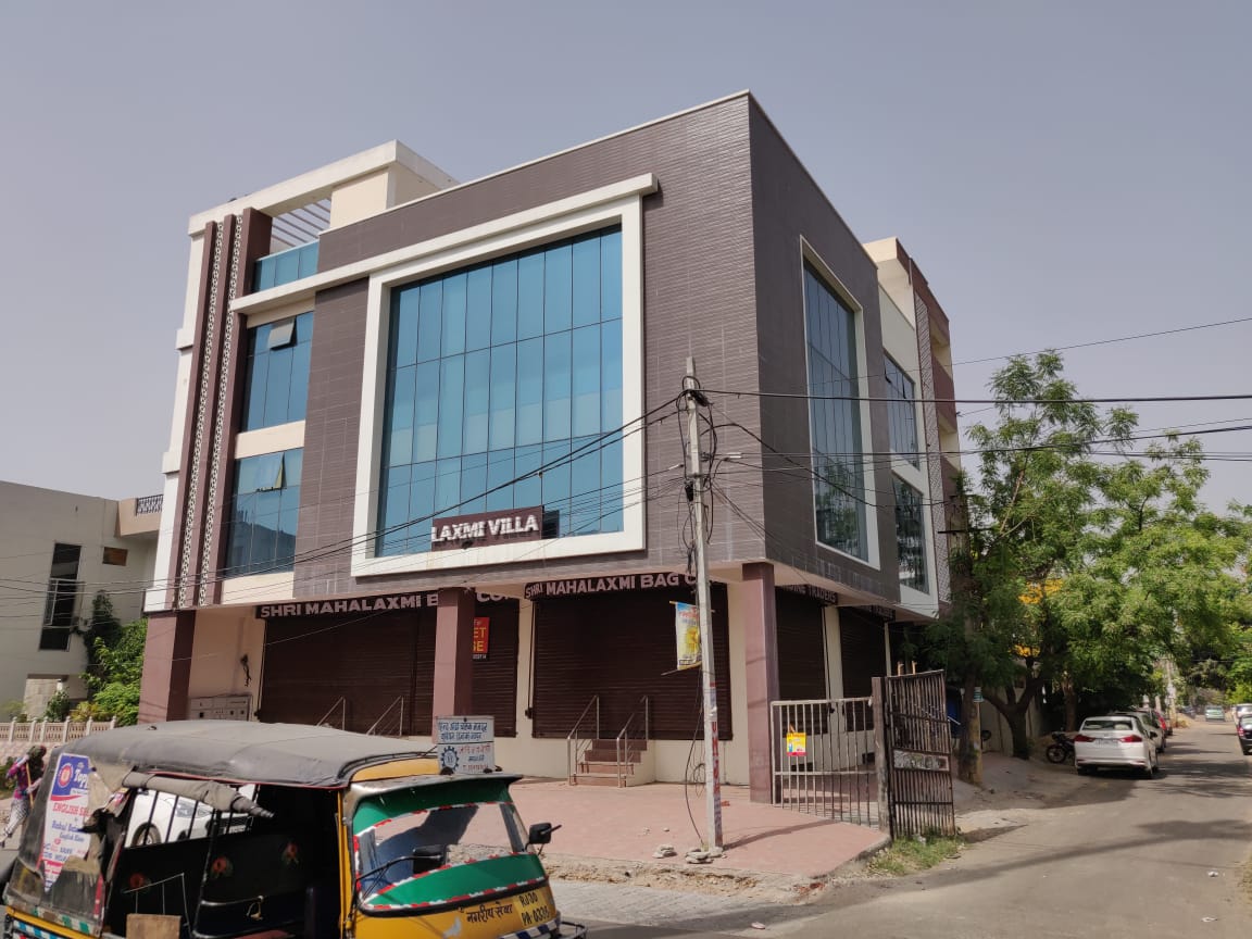 2200 Sq.ft Commercial Showroom for Rent on Kaveri Path, Mansarovar
