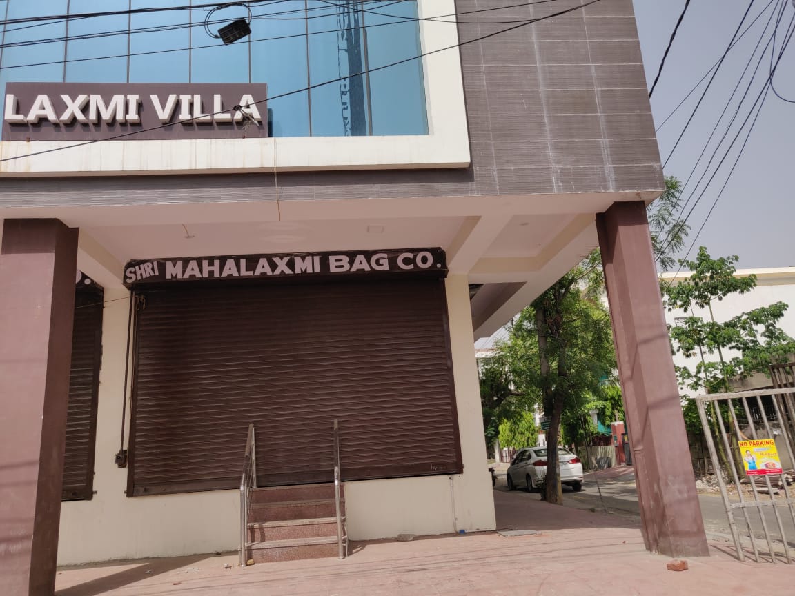 2200 Sq.ft Commercial Showroom for Rent on Kaveri Path, Mansarovar